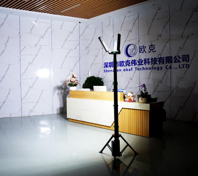 Torre de iluminaci&oacute;n LED telesc&oacute;pica port&aacute;til con bater&iacute;a incorporada y tr&iacute;pode para eventos al aire libre 1