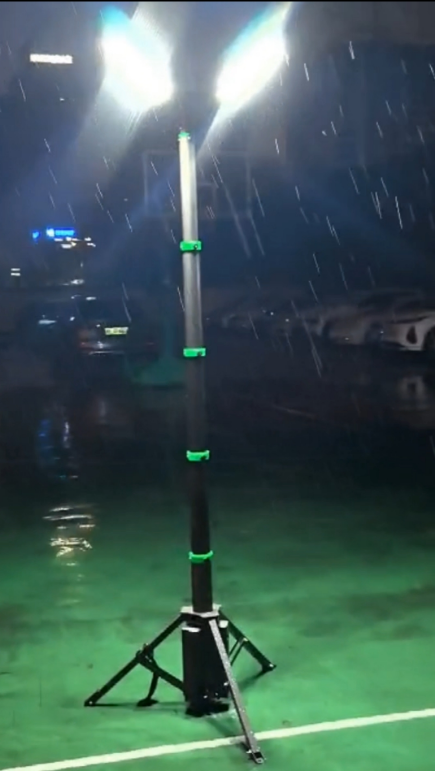 Torre de iluminaci&oacute;n LED telesc&oacute;pica port&aacute;til con bater&iacute;a incorporada y tr&iacute;pode para eventos al aire libre 3