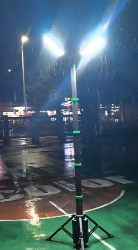 Torre de iluminaci&oacute;n LED telesc&oacute;pica port&aacute;til con bater&iacute;a incorporada y tr&iacute;pode para eventos al aire libre 4